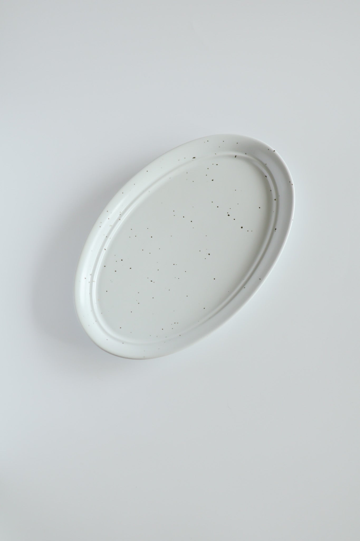 Urban oval shallow plate